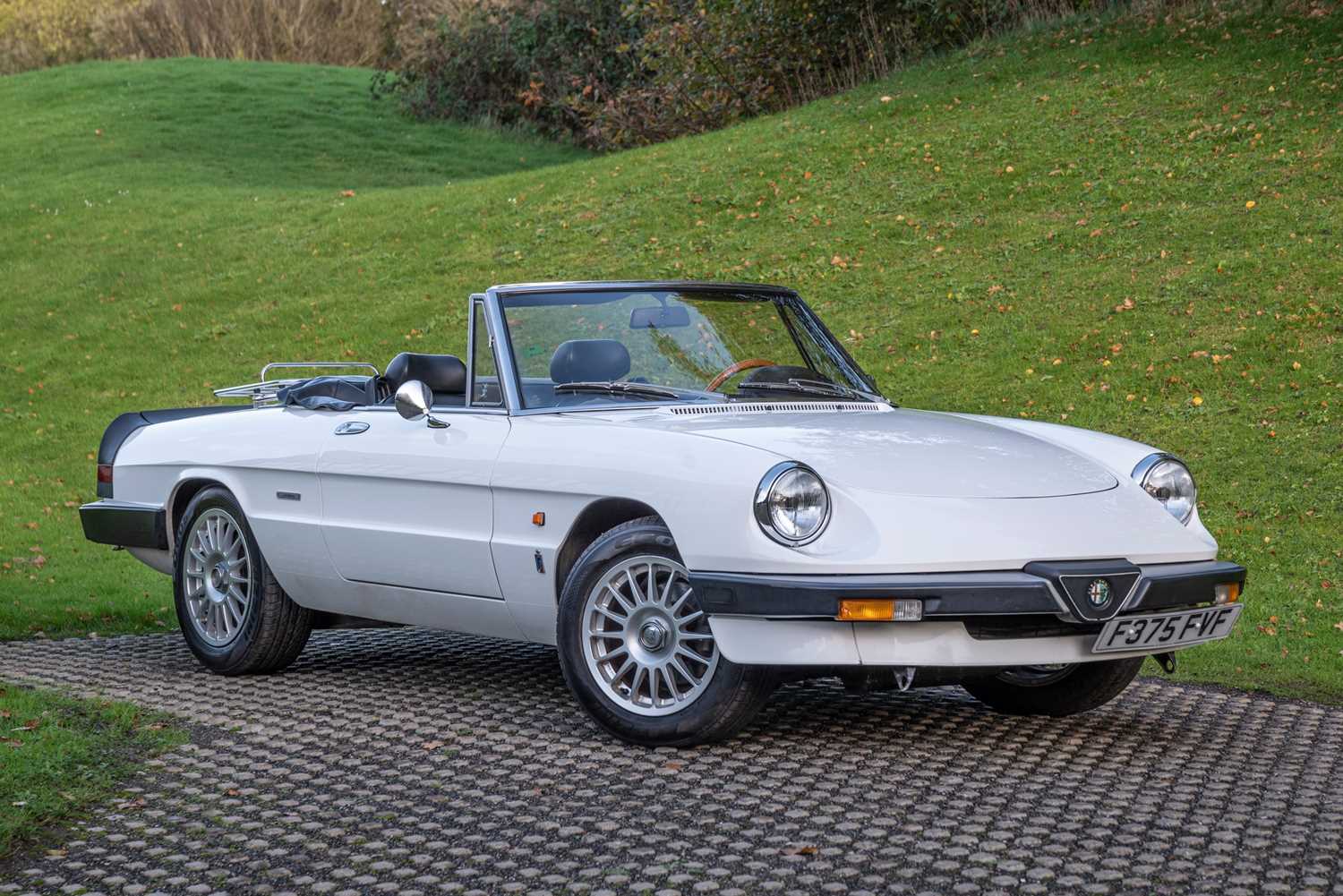 Lot 89 - 1988 Alfa Romeo Spider S3 1.6