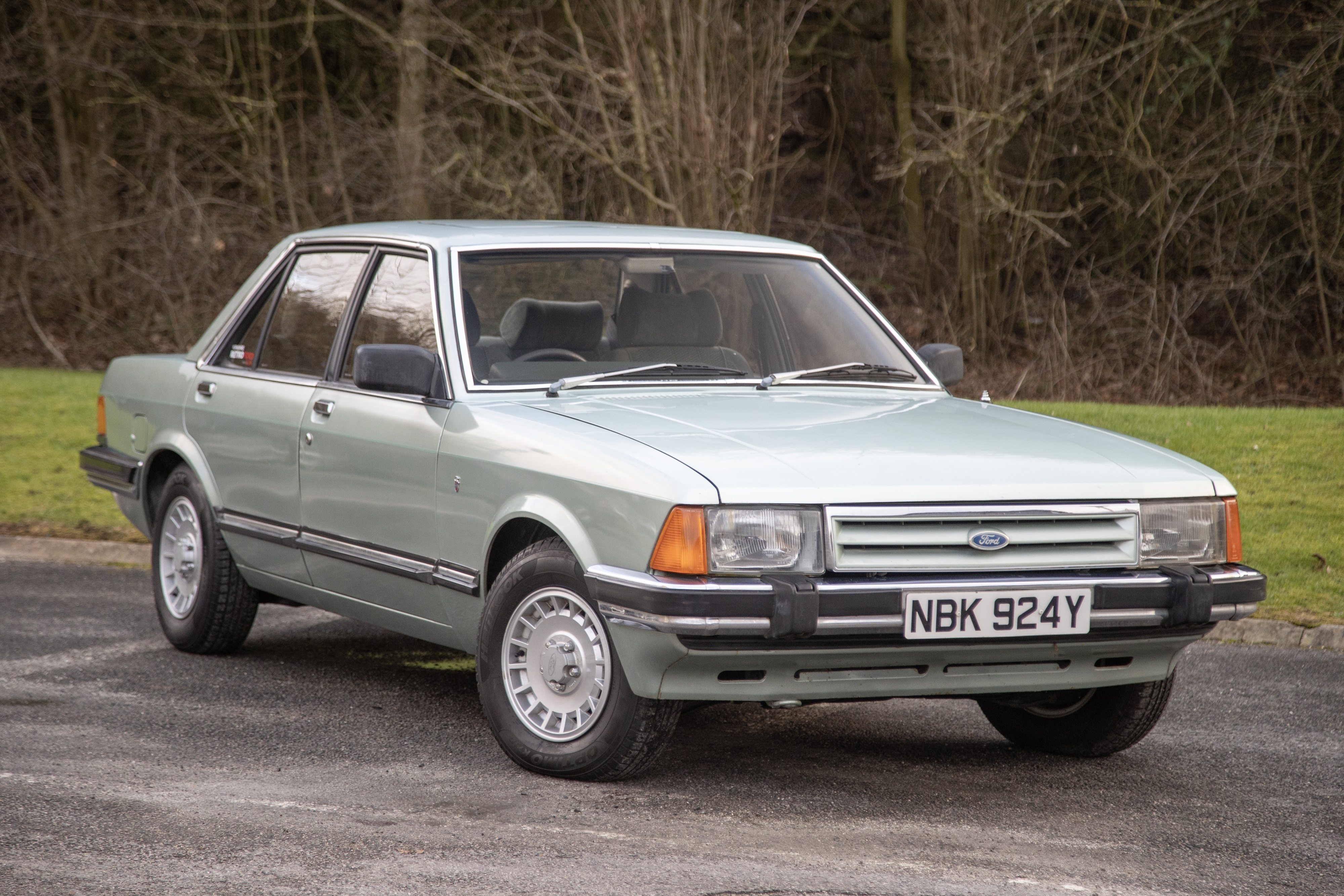 Lot 8 - 1983 Ford Granada 2.8 Ghia