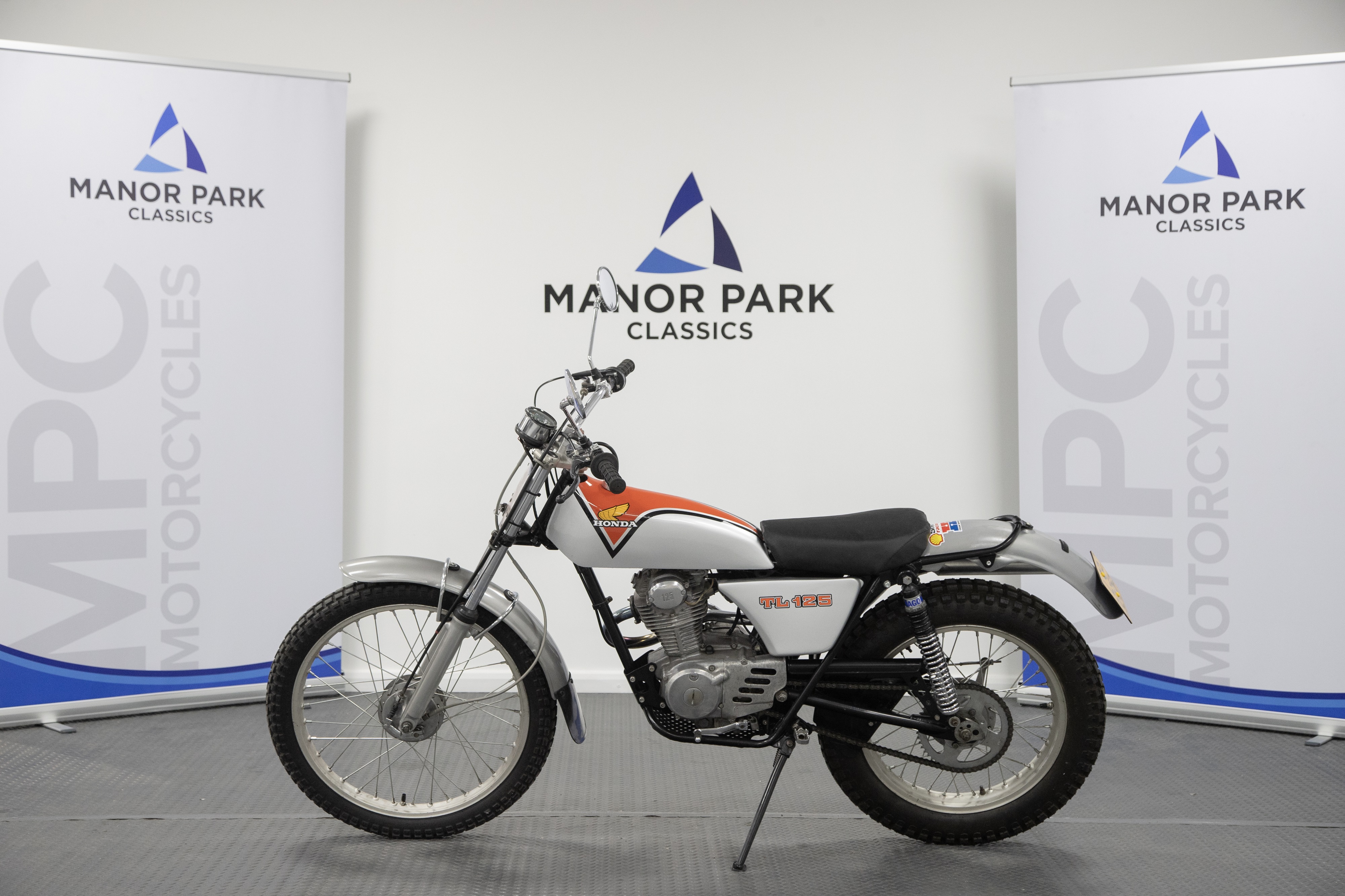 バイク TL125 軽量でスリムな125ccのトレッキングバイク ホンダ TL125を発売 | Honda