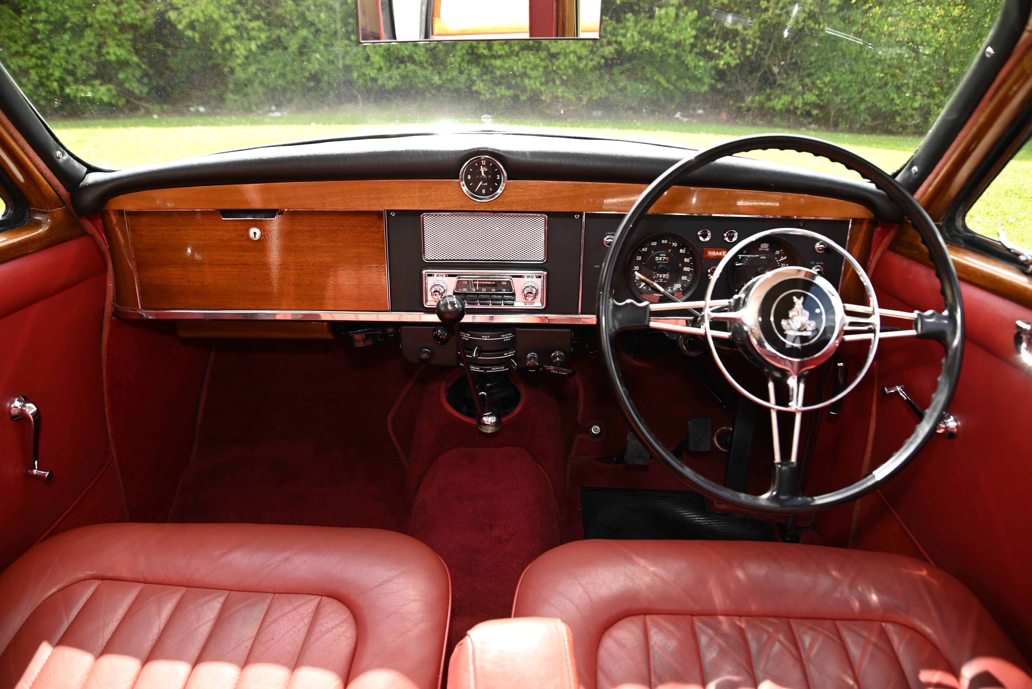 Cult Models CML173-1 Rover 110 P4 maroon / beige 1962 - 1964 1/18