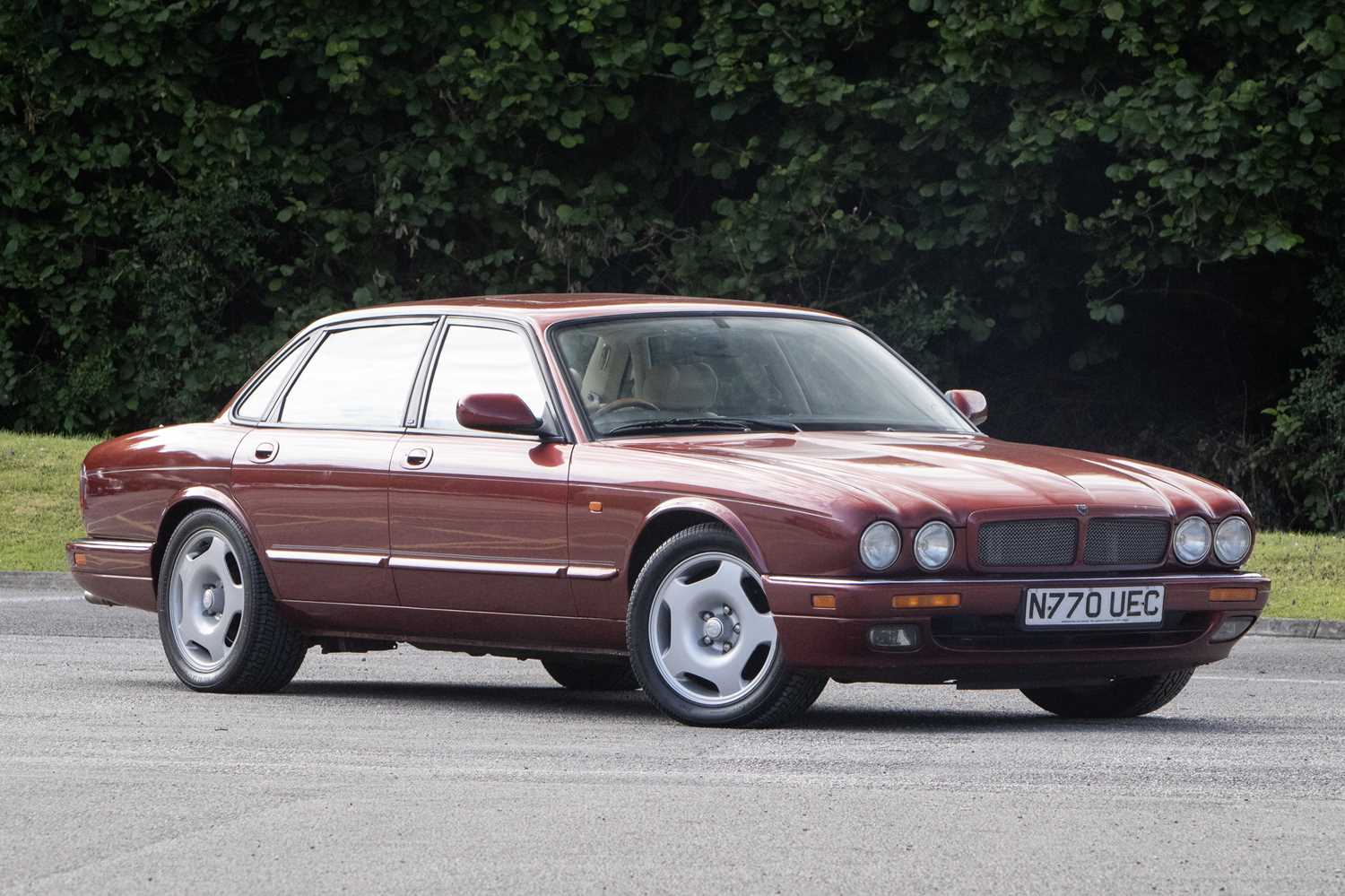 Lot 88 - 1995 Jaguar XJR 4.0