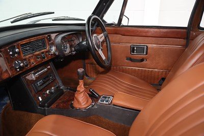 Lot 76 - 1971 MG B GT