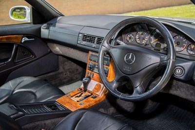 Lot 3 - 1999 Mercedes-Benz SL 320
