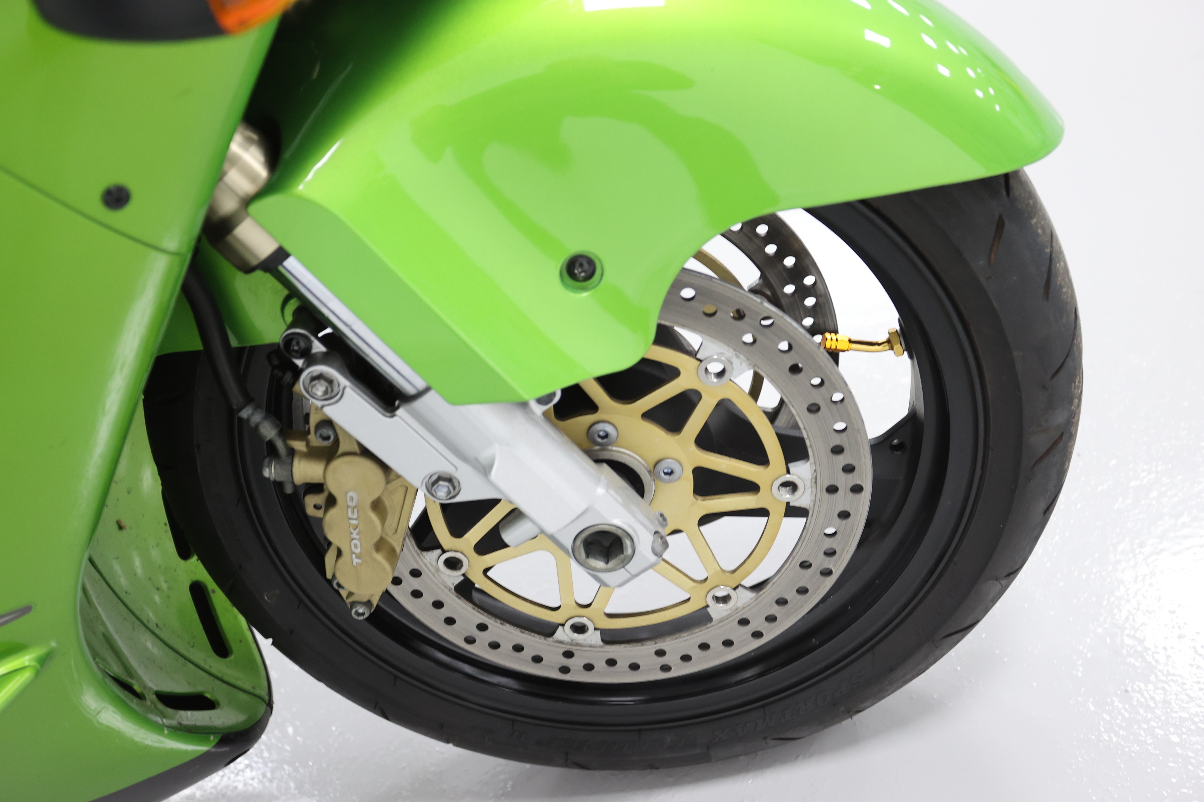 Lot 52 - 2000 Kawasaki ZX-12R Ninja