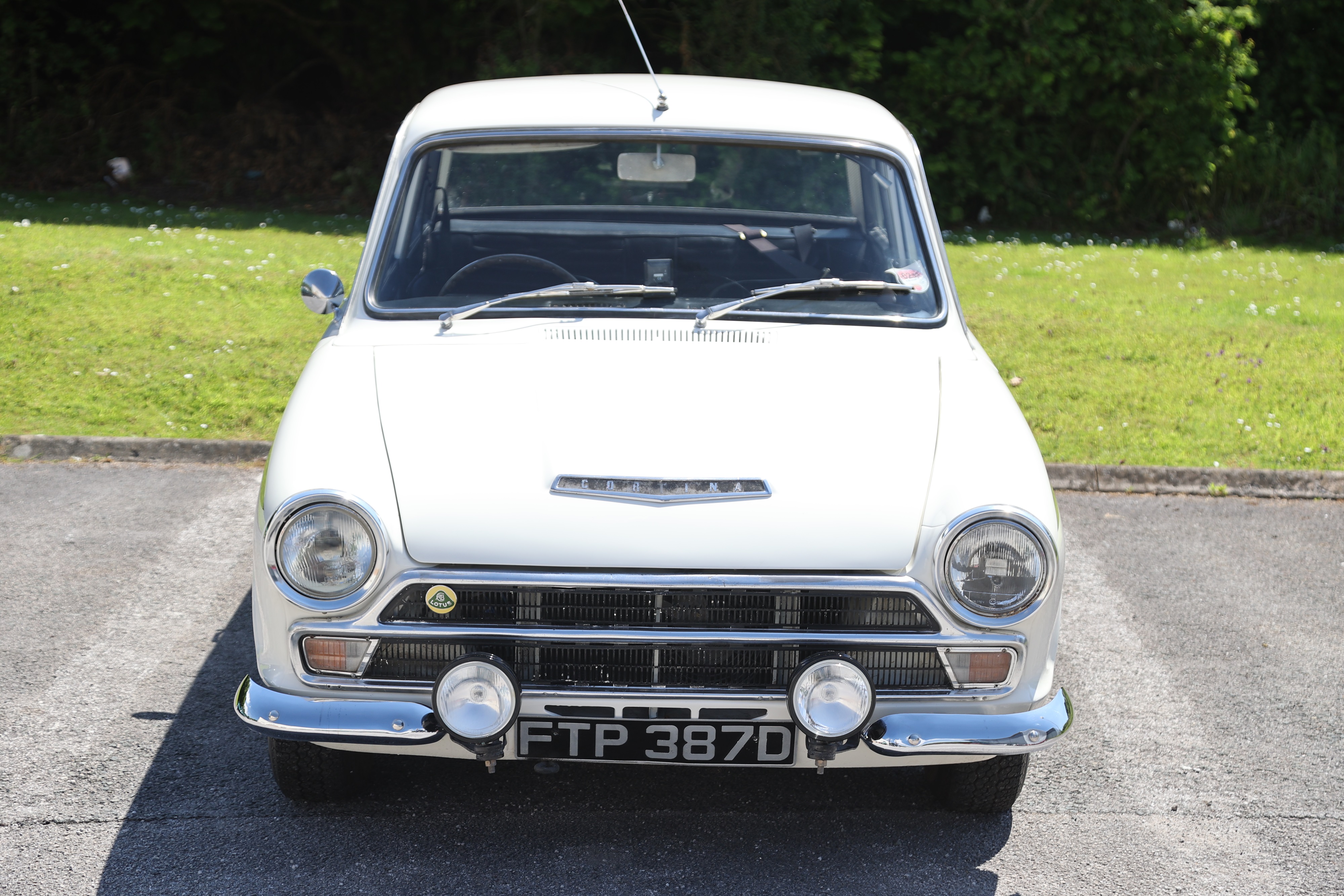 Ford Cortina Lotus MKII 1966 – Blanche – Échelle 1/43 – Matrix – Miniature Neuve