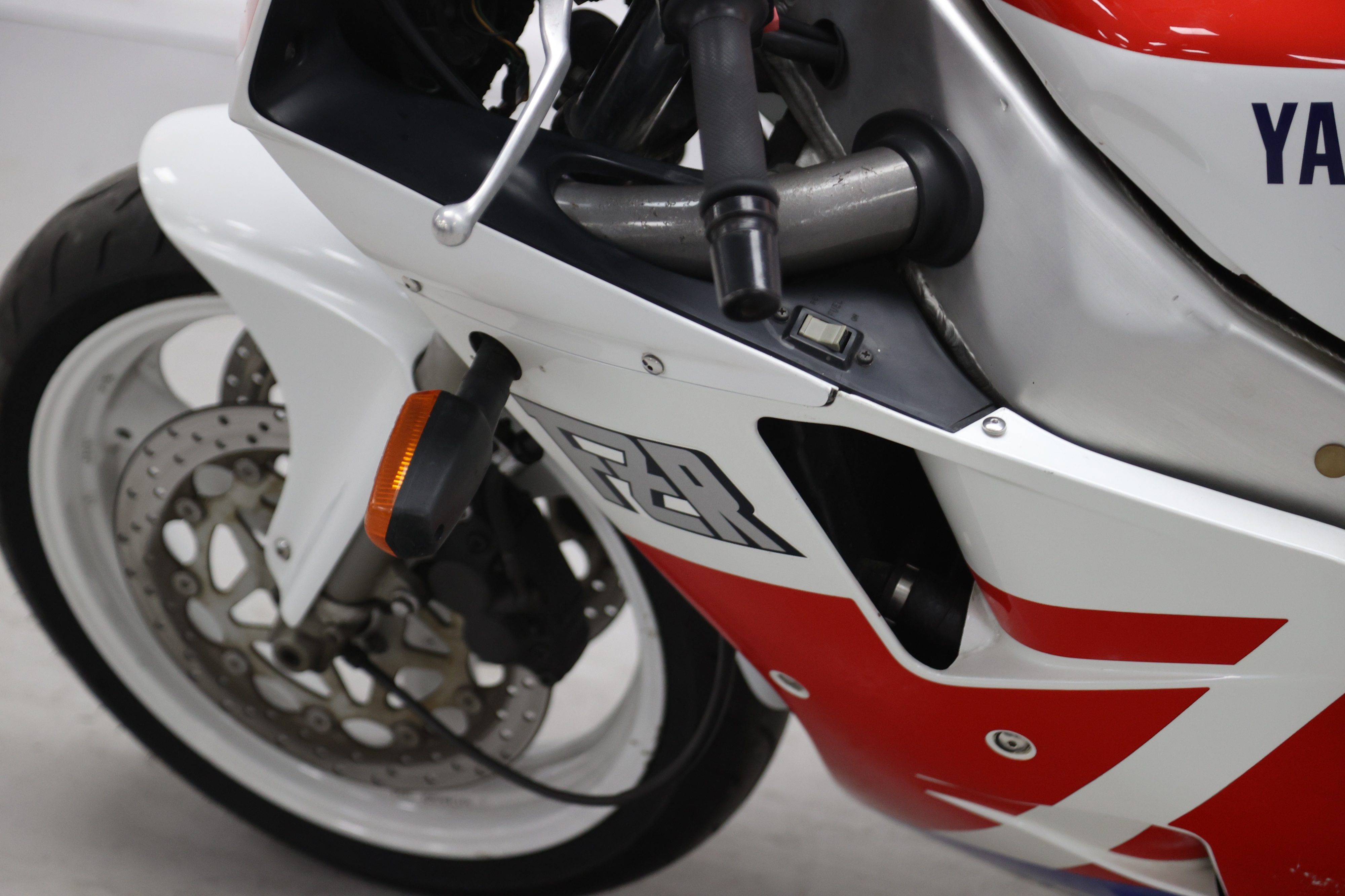 Panneau Latéral Droit Yamaha FZR 1000 2GH – 1987 – Pièce D'origine – Occasion