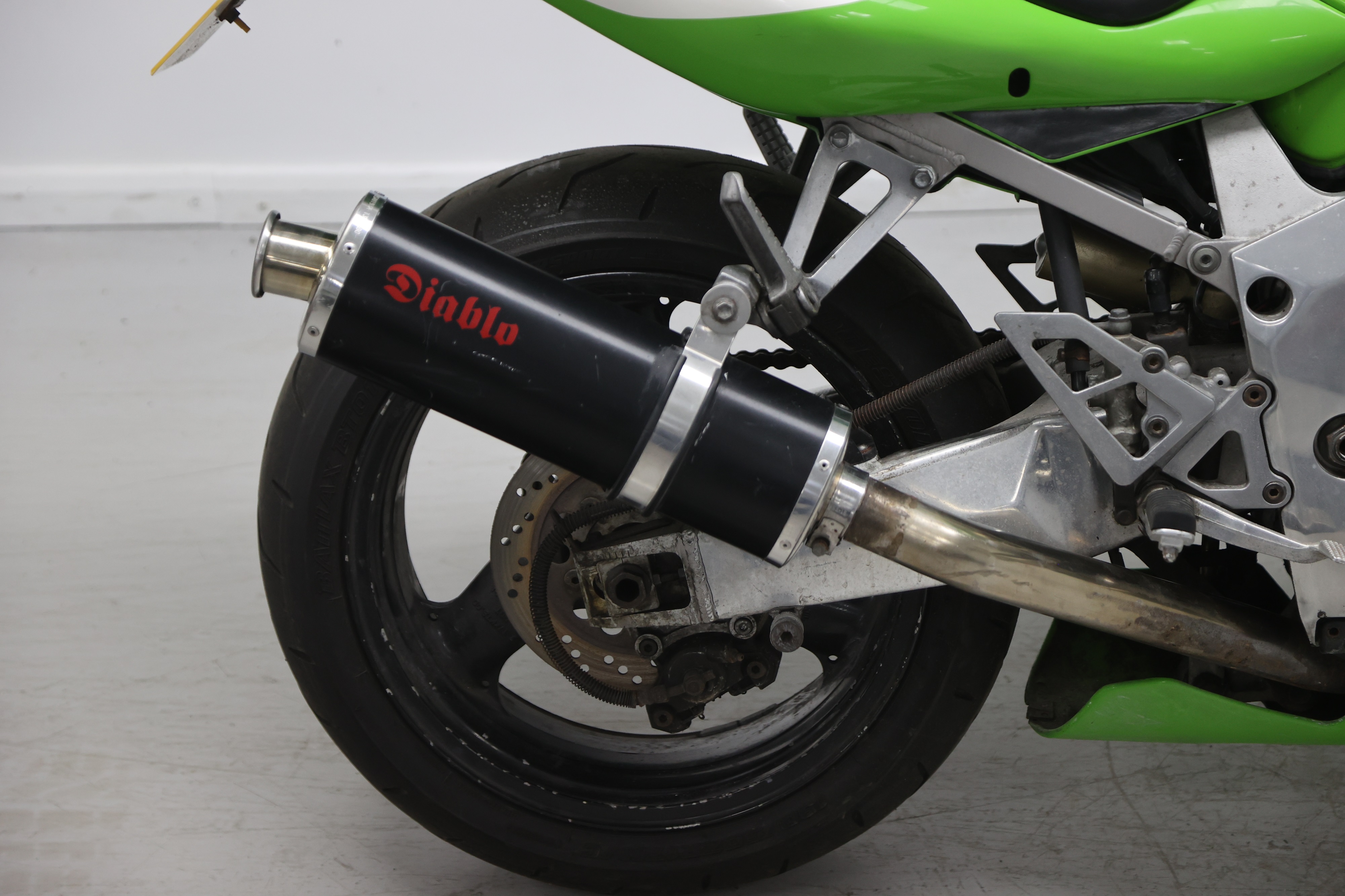 Lot 53 - 1998 Kawasaki ZX-7R Ninja