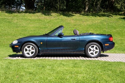 Lot 21 - 1999 Mazda MX-5
