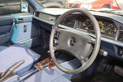 Lot 212 - 1986 Mercedes-Benz 190 E 2.0
