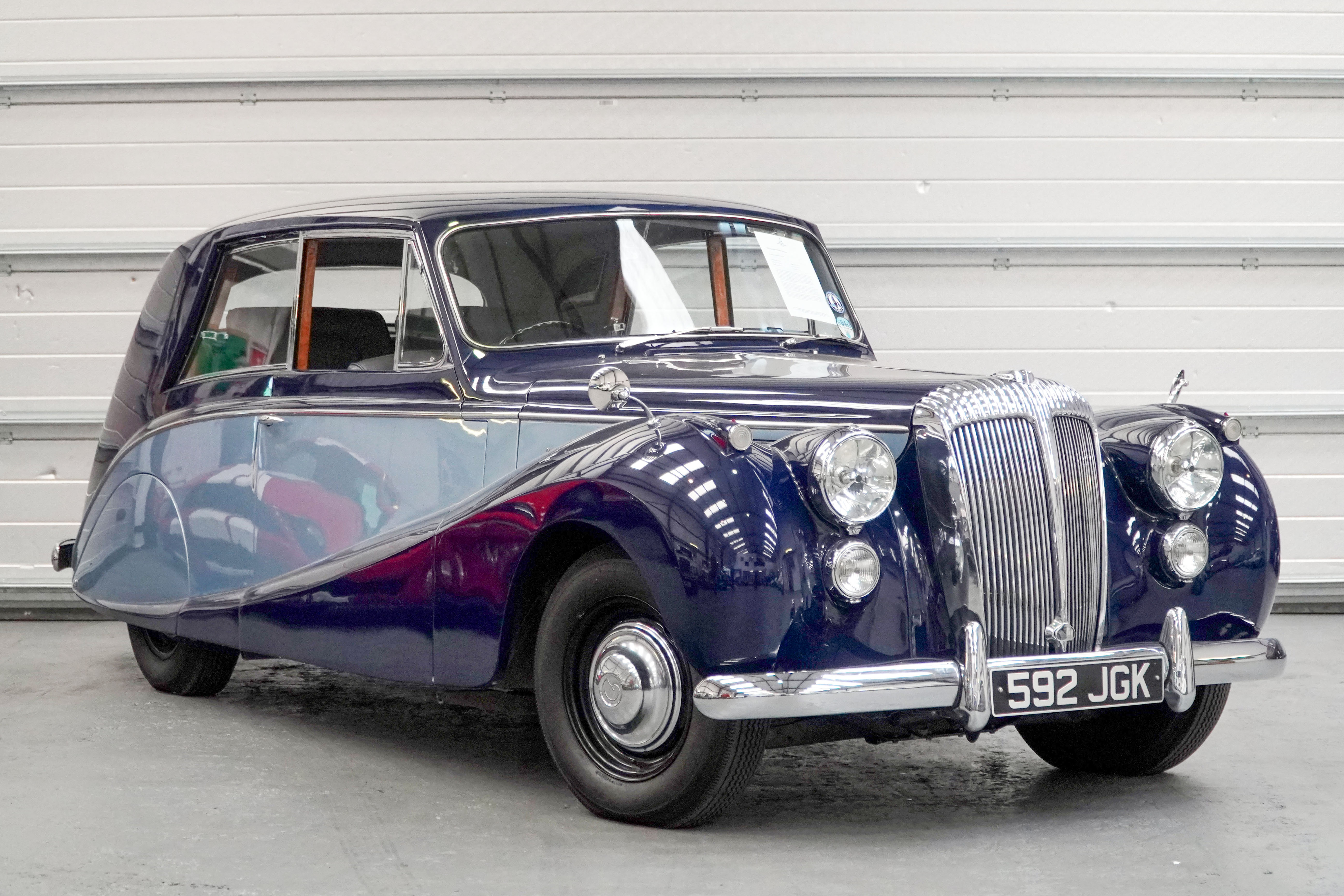 PROMO: MX10402-023 Daimler DE 36 Hooper - 1953 au 1/43 Matrix