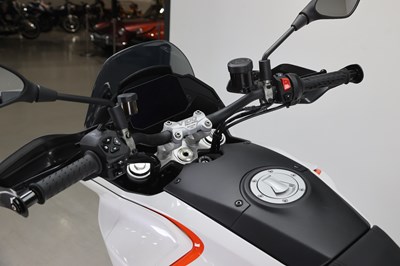 Lot 43 - 2023 Moto Guzzi V100 Mandello