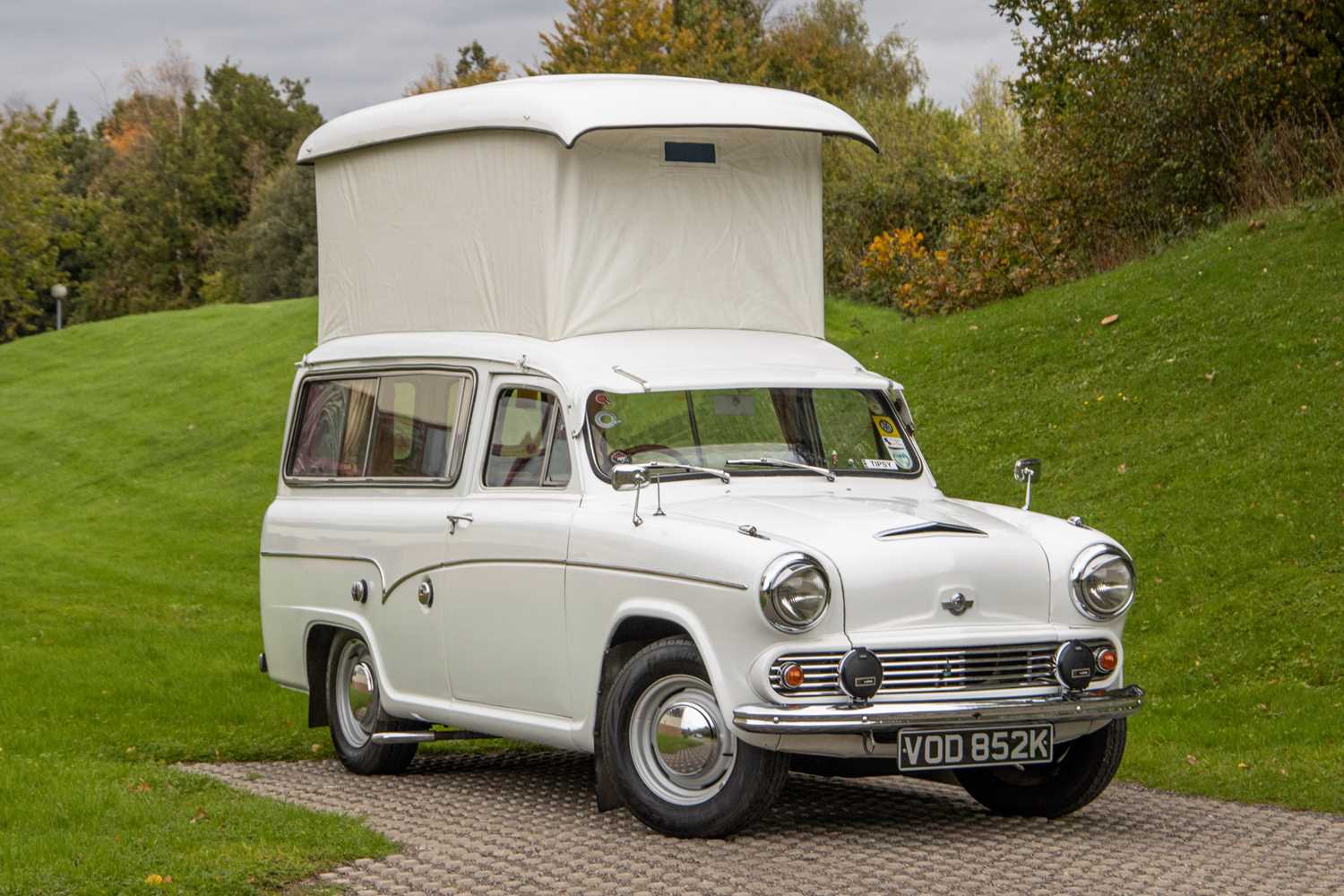 Lot 4 - 1971 Morris A60 Sun-Tor Camper Van
