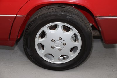 Lot 242 - 1990 Mercedes-Benz 300 TE 4-Matic