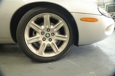 Lot 2000 Jaguar XK8 Coupe
