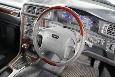 Lot 1998 Volvo V70 R