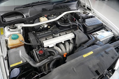Lot 1998 Volvo V70 R