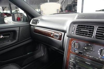 Lot 1998 Volvo V70 R