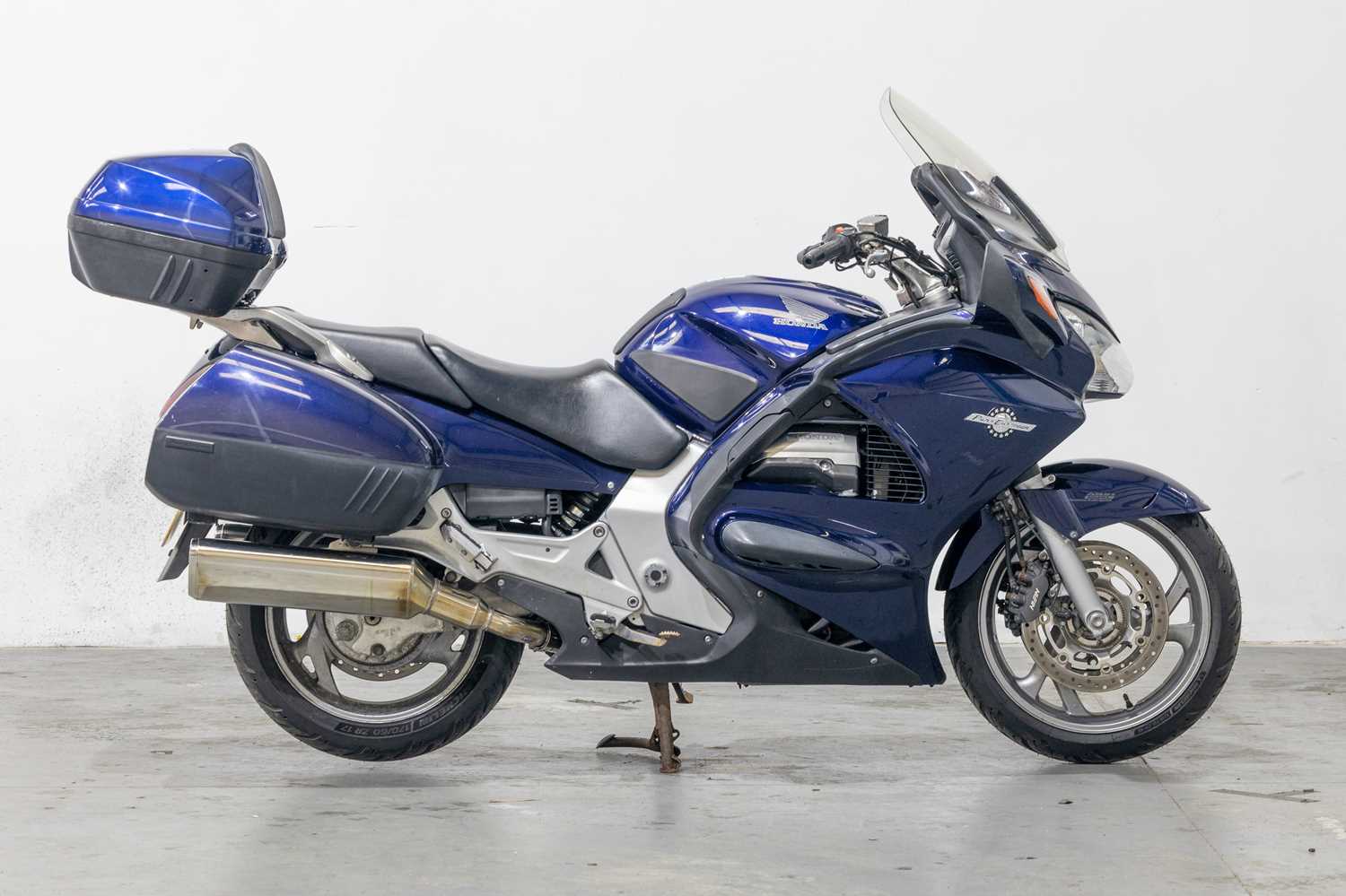 63 - 2004 Honda ST 1300 A-4 Pan European