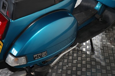 Lot 1987 Vespa 125