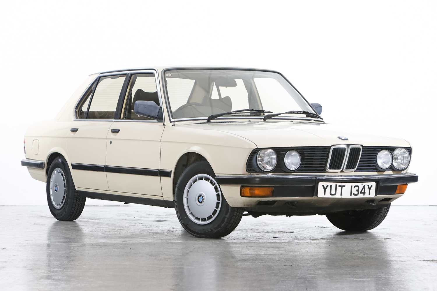 347 - 1982 BMW 520i (E28)