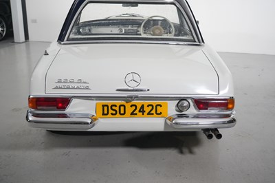Lot 1965 Mercedes-Benz 230 SL