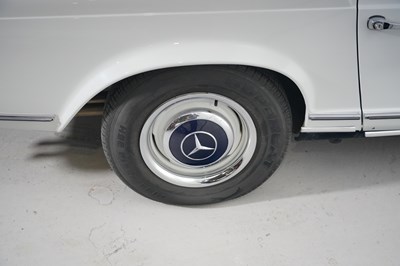 Lot 1965 Mercedes-Benz 230 SL