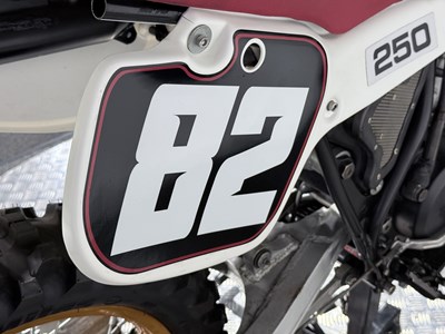 Lot 16 - 1982 Yamaha YZ250J