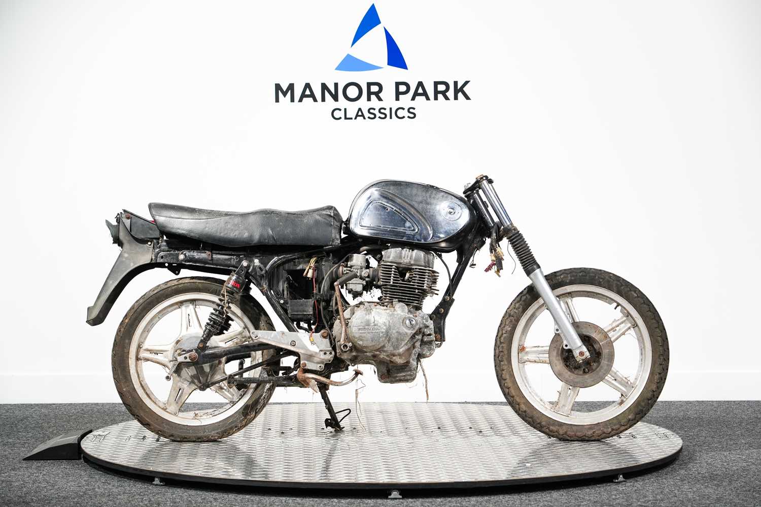 102 - 1979 Honda CB400N