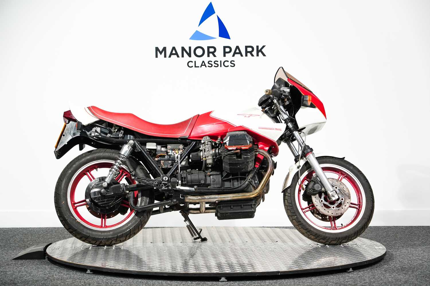 7 - 1986 Moto Guzzi Le Mans 1000 SE
