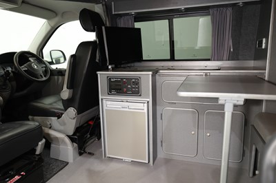 Lot 121 - 2011 Volkswagen Transporter T26 Camper