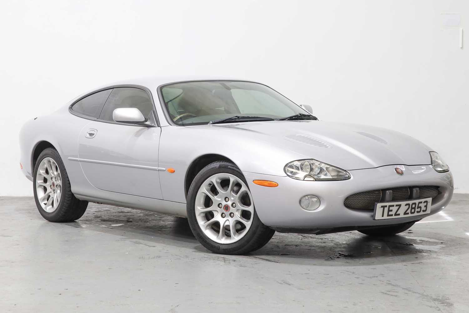 112 - 2001 Jaguar XKR