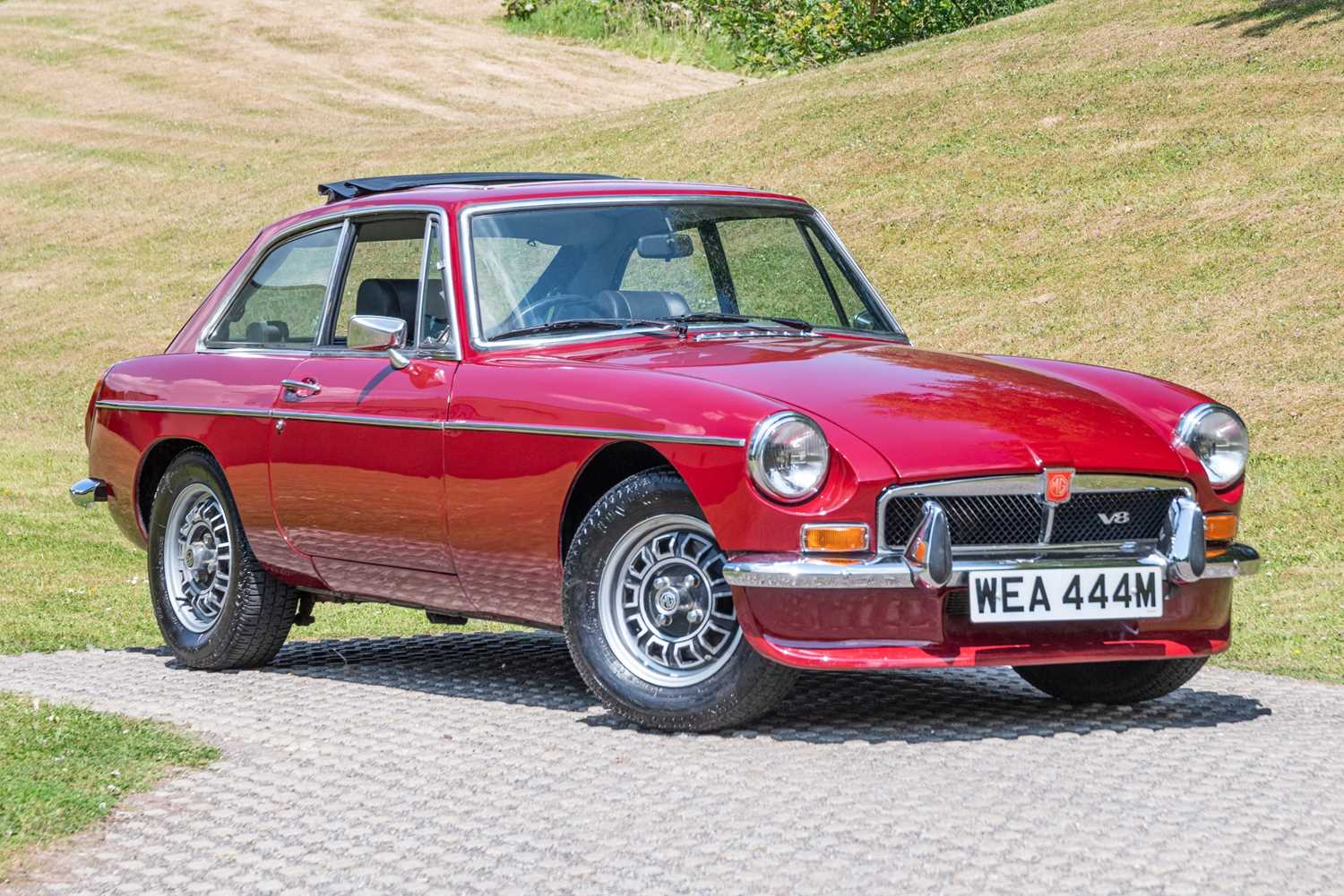 Lot 51 - 1973 MG B GT V8