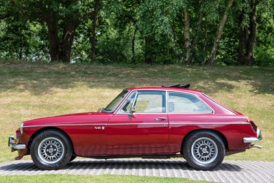 Lot 51 - 1973 MG B GT V8